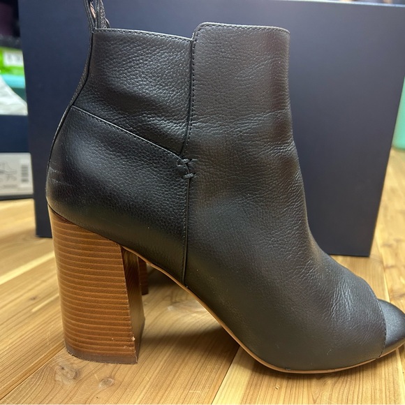Beautiful open toe booties - Picture 11 of 11